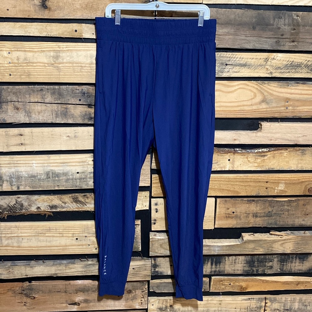Balance Athletica Swift Joggers‎ in Nautica Size Large